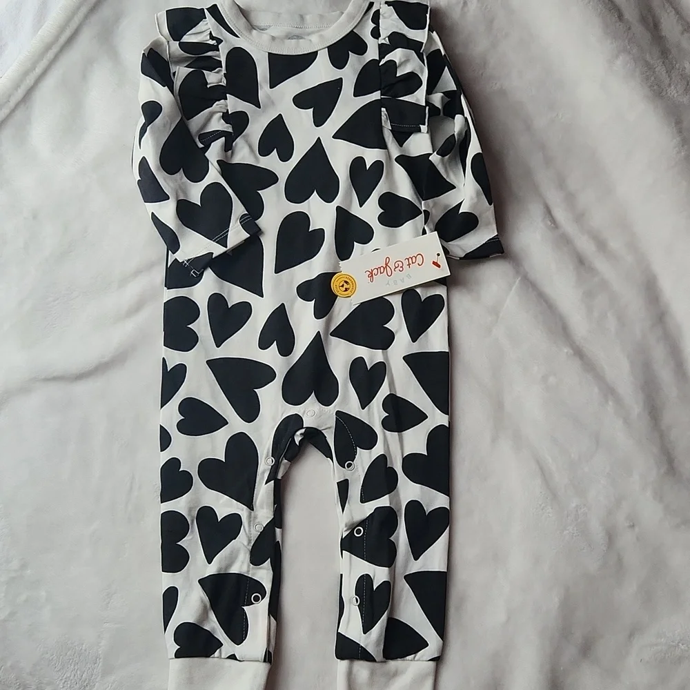 Cat & Jack Baby 12 Months Black and White Heart One Piece w Red and Cream Romper